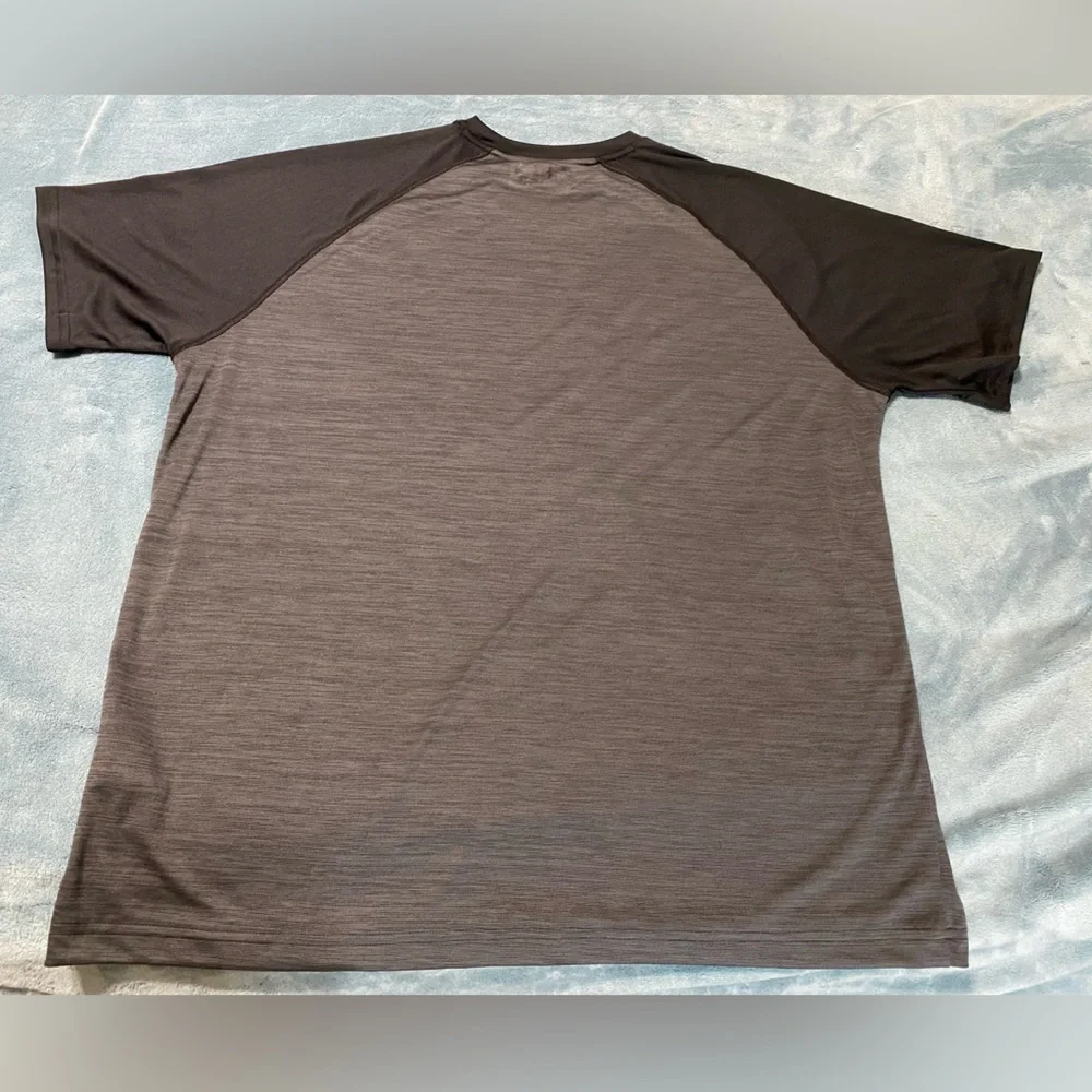 Men’s Under Armor Tshirt - Picture 4 of 5